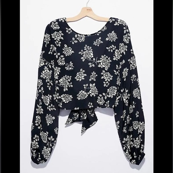 NWT Free People Blaire Tie Back Top Floral Long Sleeve Black & White Size Small - Picture 2 of 3